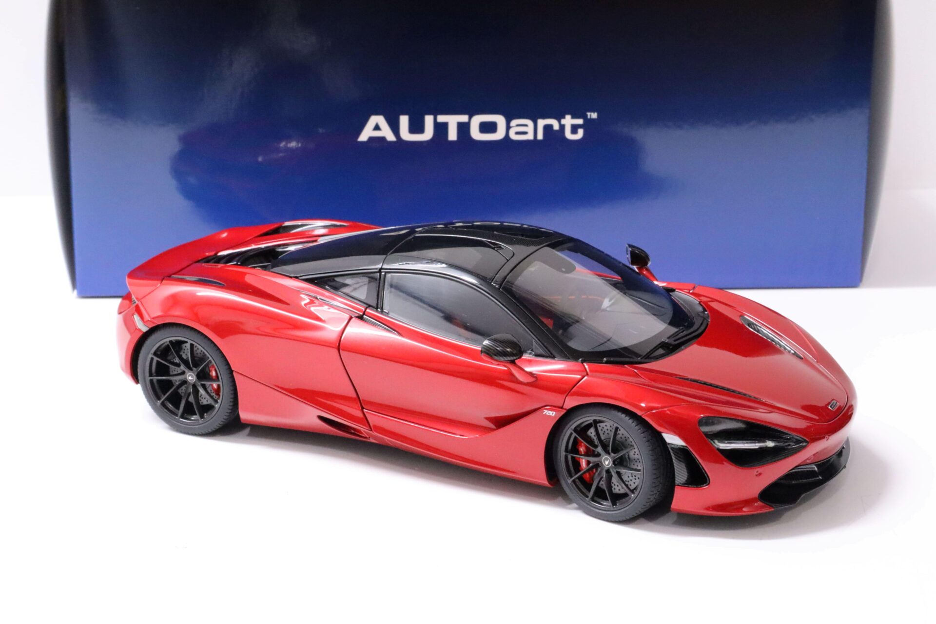 1:18 AUTOart McLAREN 720S Coupe 2017 Memphis red/ metallic red 76072