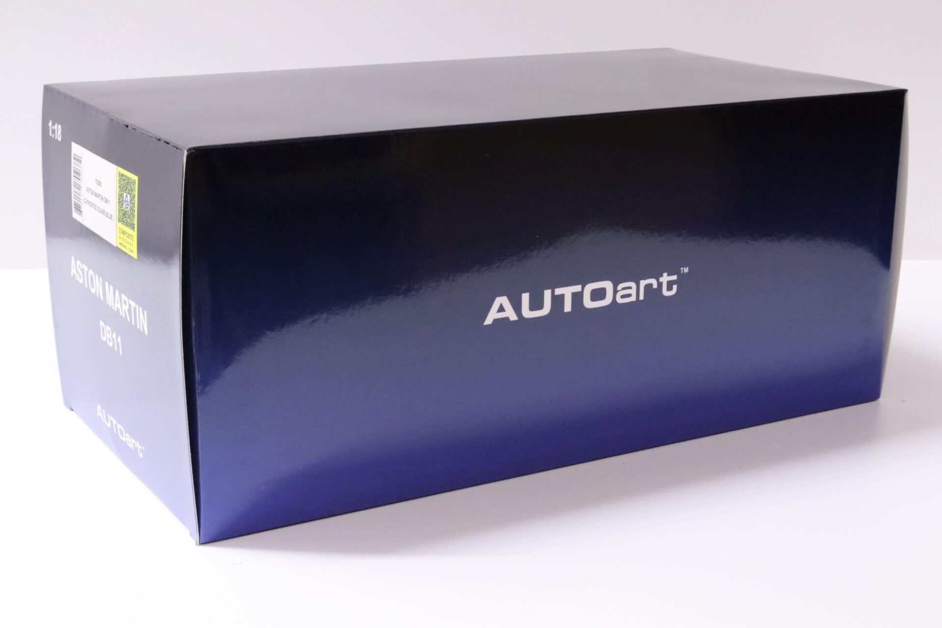 1:18 AUTOart Aston Martin DB11 Coupe Q Frosted Glass blue 70268