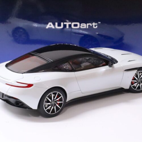 1:18 AUTOart Aston Martin DB11 Coupe Morning frost white 70266