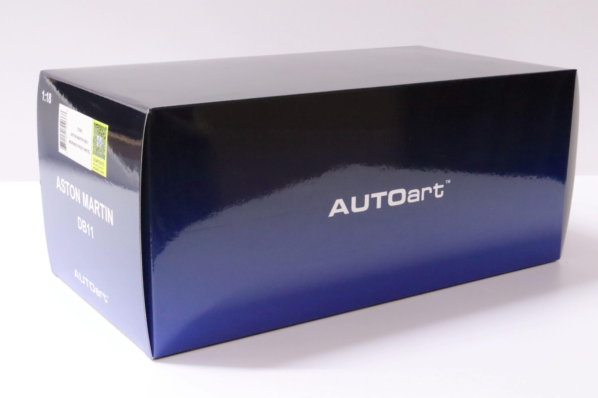 1:18 AUTOart Aston Martin DB11 Coupe Morning frost white 70266