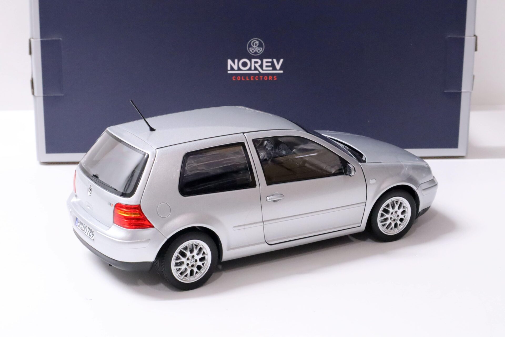 1:18 Norev VW Golf IV 4 GTI 1998 silver metallic 188570