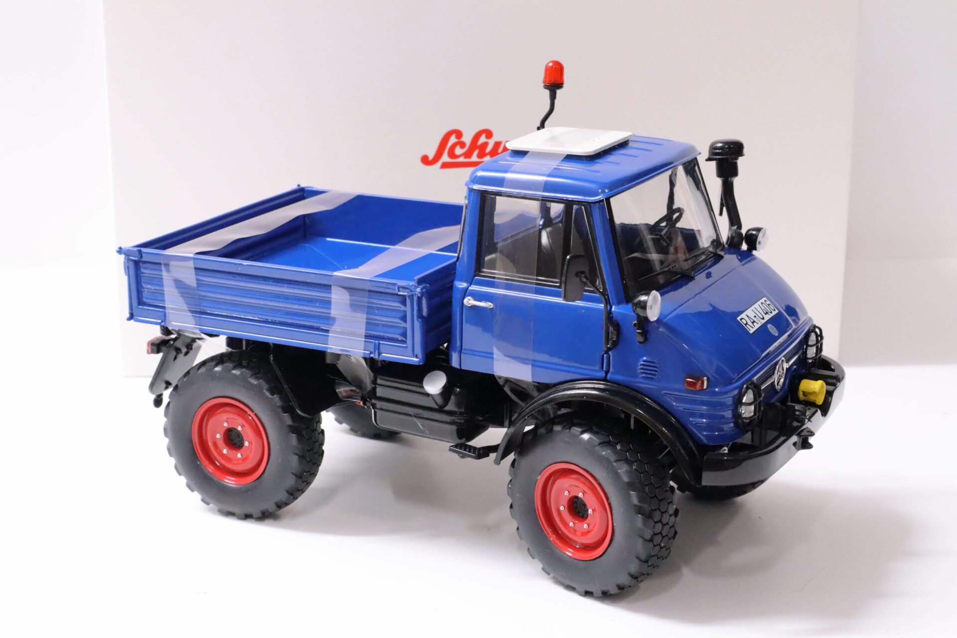 1:18 Schuco Mercedes Unimog 406 Pritsche blue – Premium-Modelcars