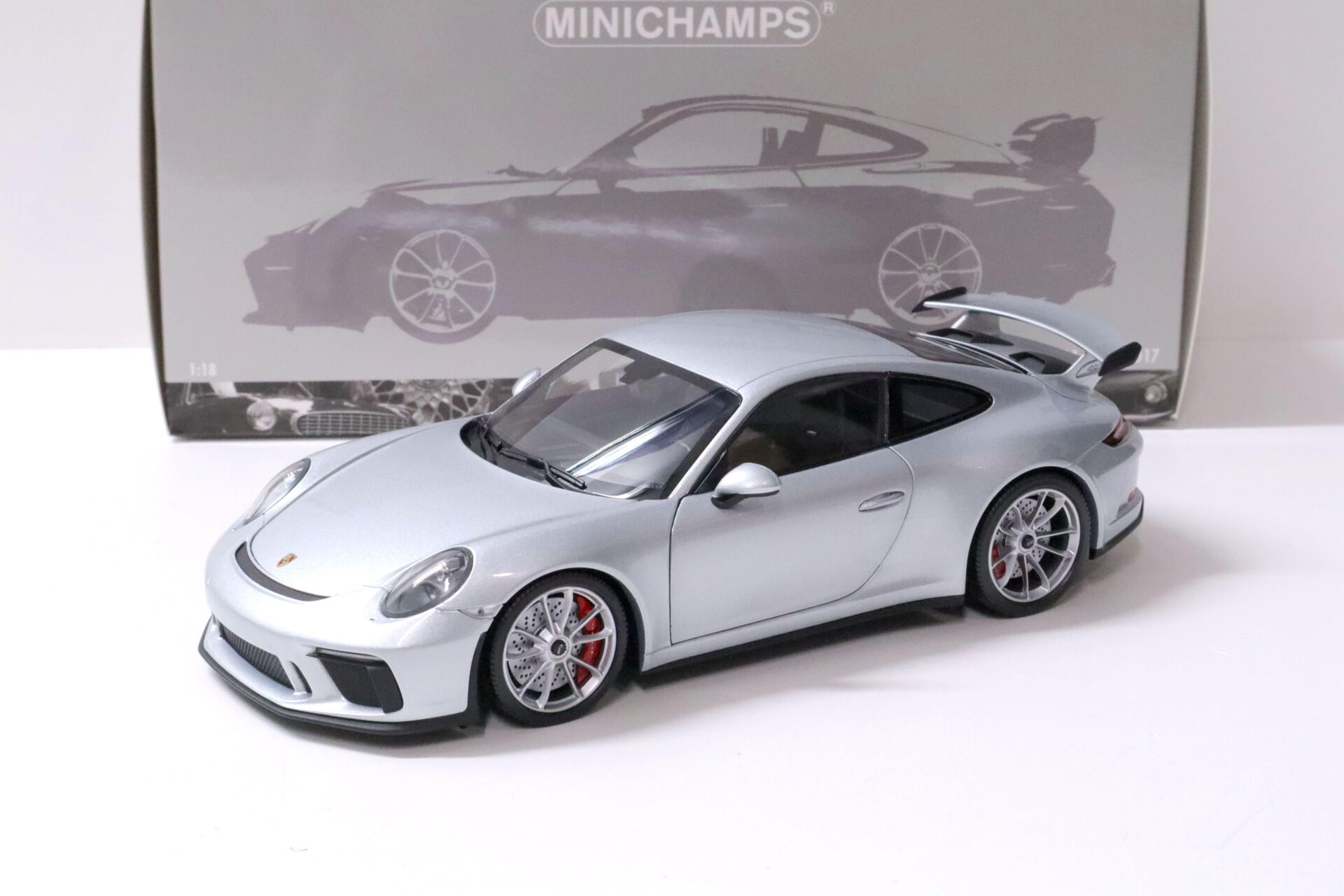 1:18 Minichamps Porsche 911 (991) GT3 silver 2017 North America