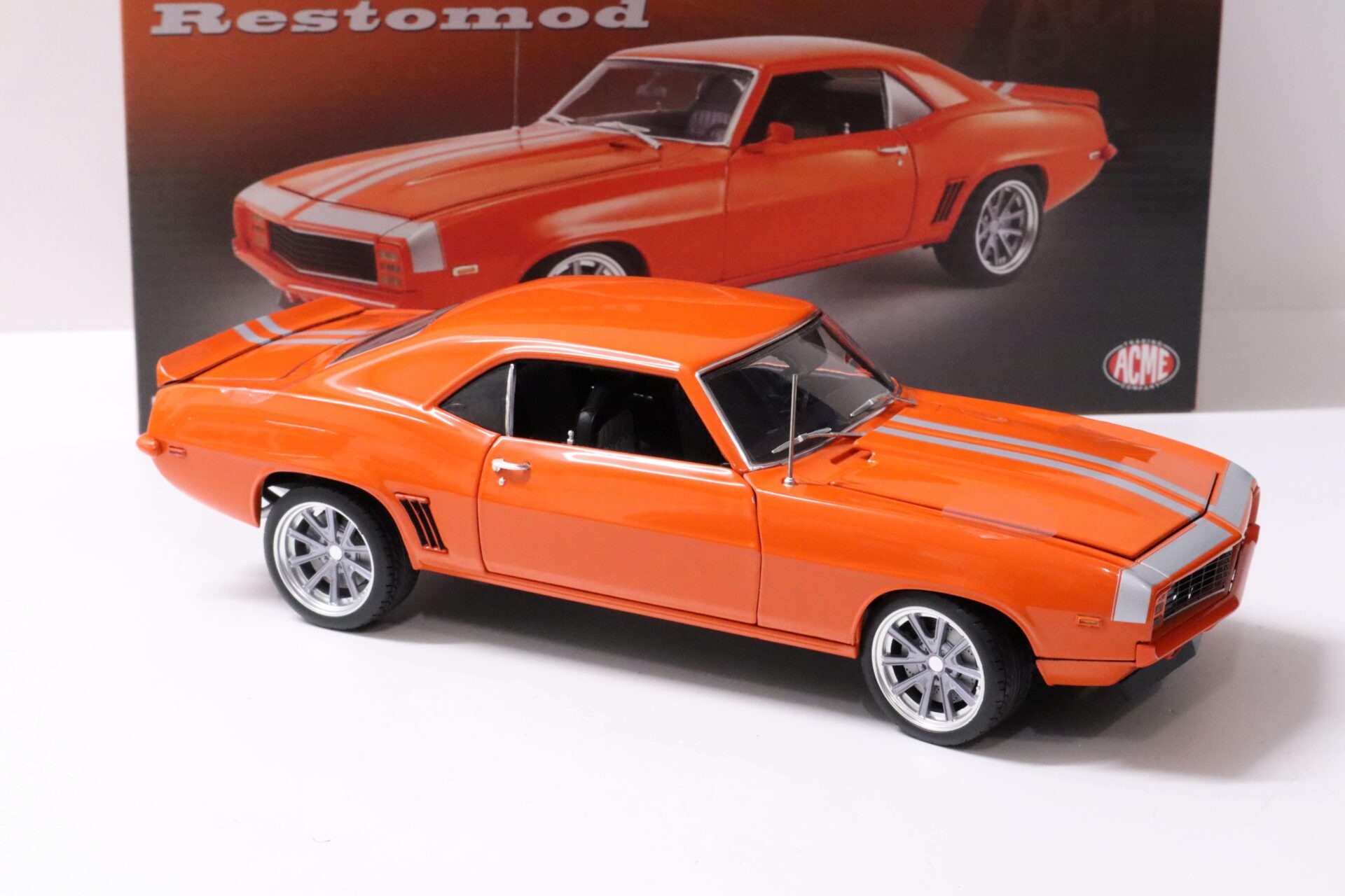 1:18 ACME 1969 Chevrolet Camaro Restomod Coupe hugger orange/ silver stripes