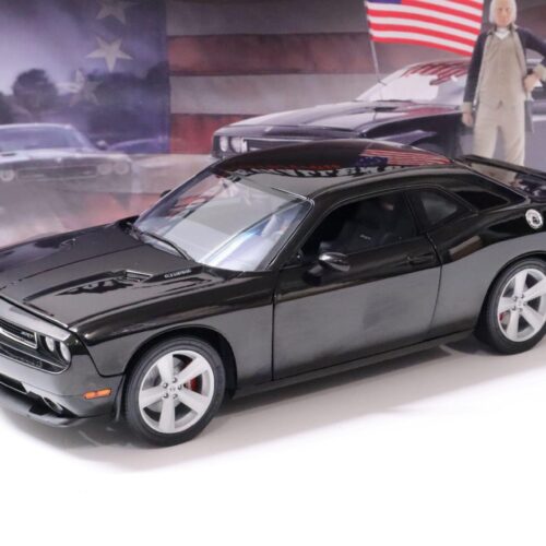 1:18 ACME 2010 Dodge Challenger SRT8 Coupe black + George Washington Figure - Image 2