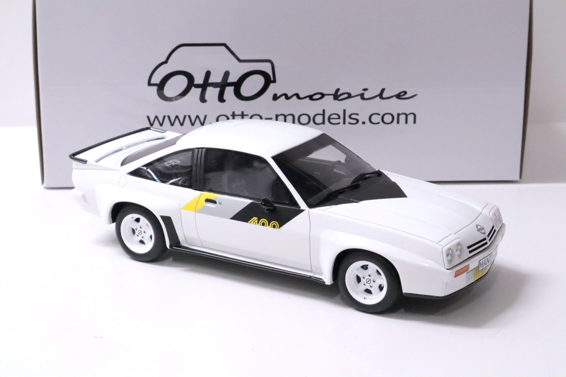 1:18 OTTO mobile OT921 Opel Manta B400 Coupe 1982 white