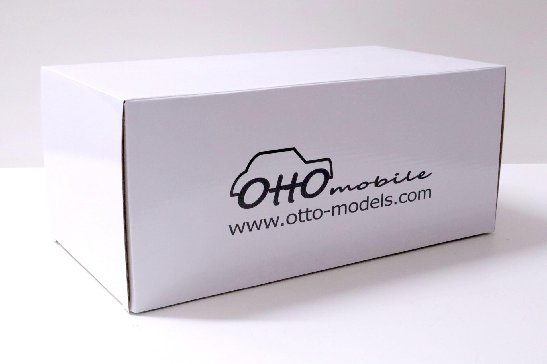 1:18 OTTO mobile OT921 Opel Manta B400 Coupe 1982 white