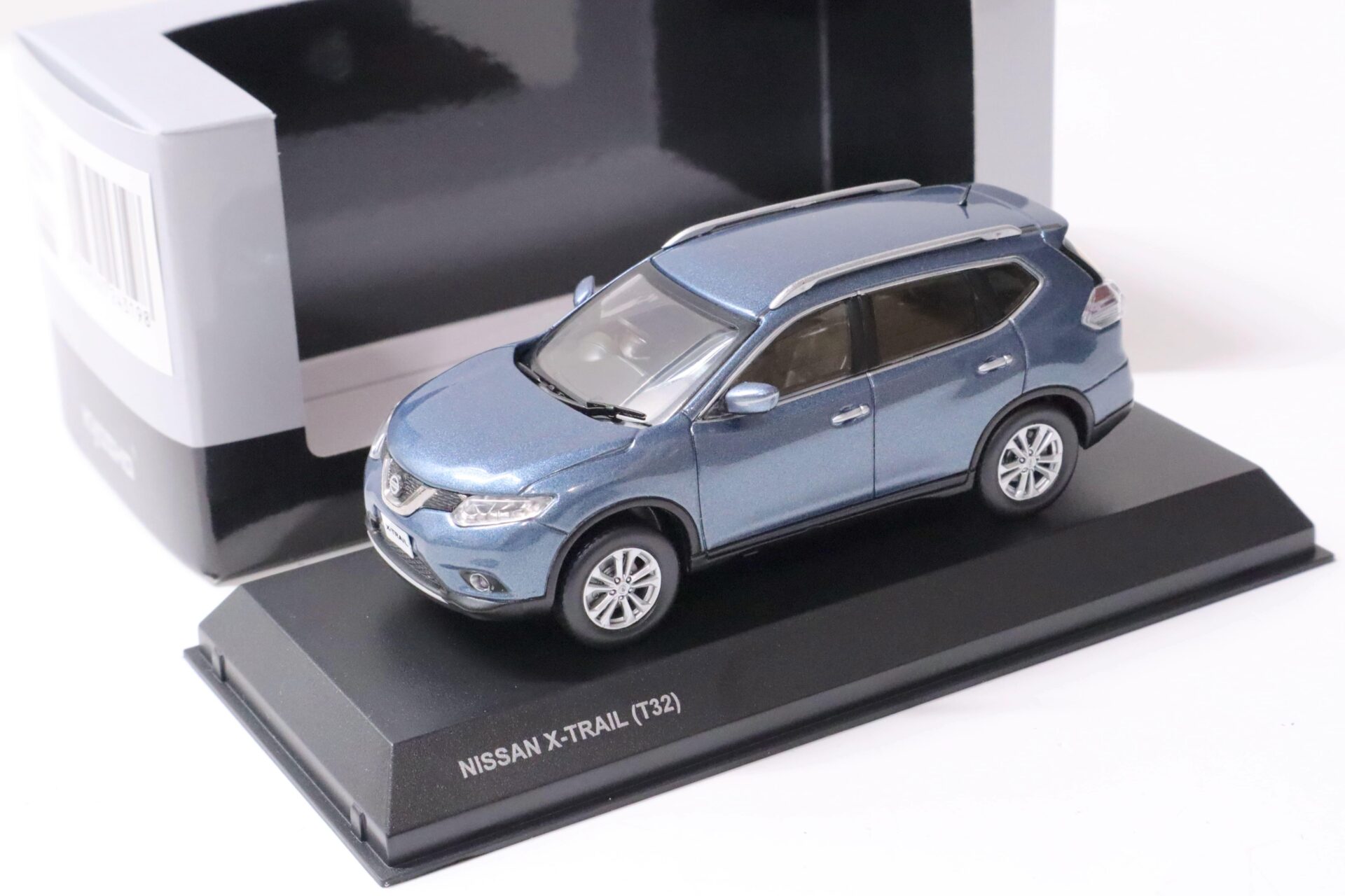 1:43 Kyosho Nissan X-Trail T32 SUV blue metallic 2014