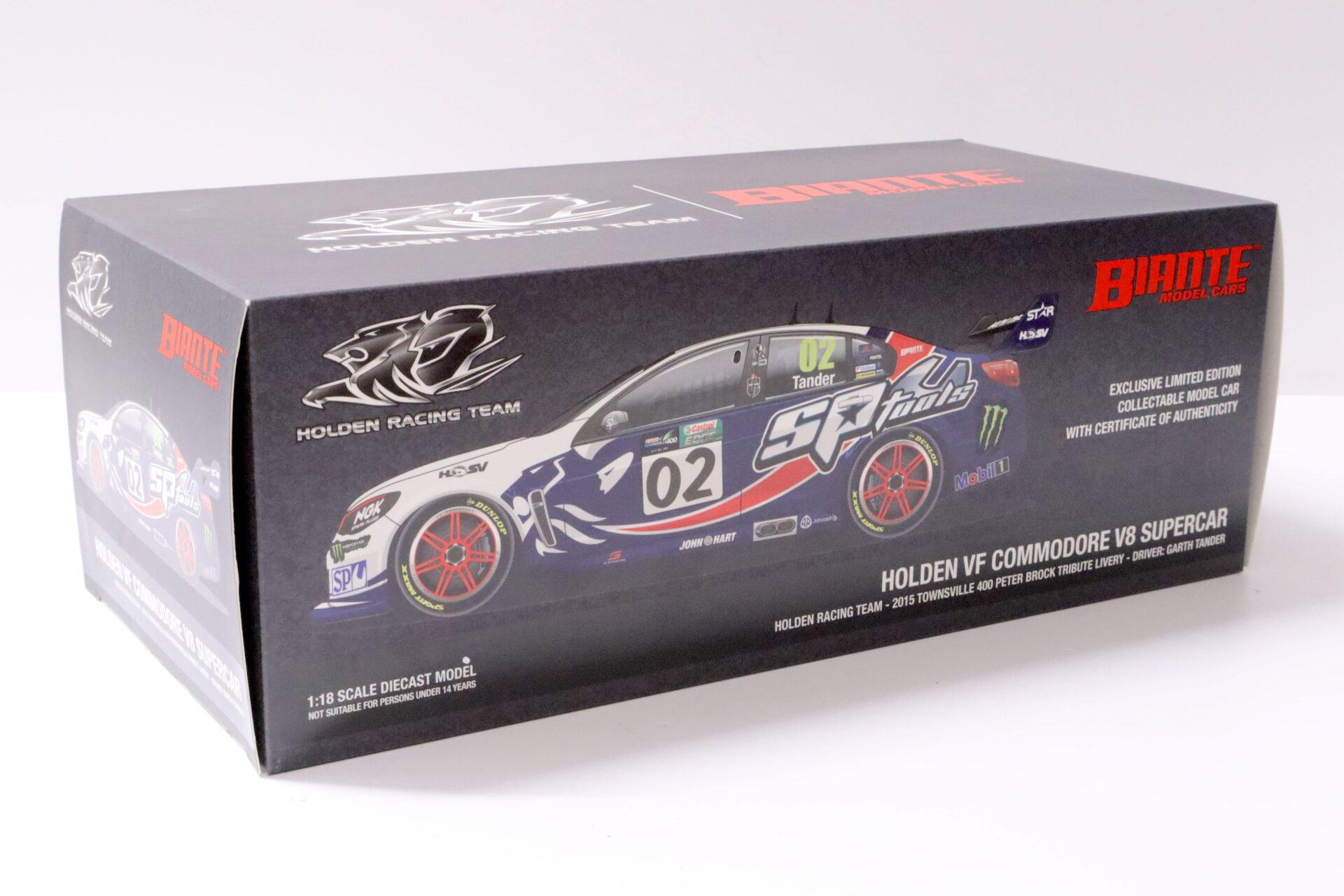 1:18 BIANTE Holden VF Commodore V8 Supercar 2015 Townsville 400 Tander #02