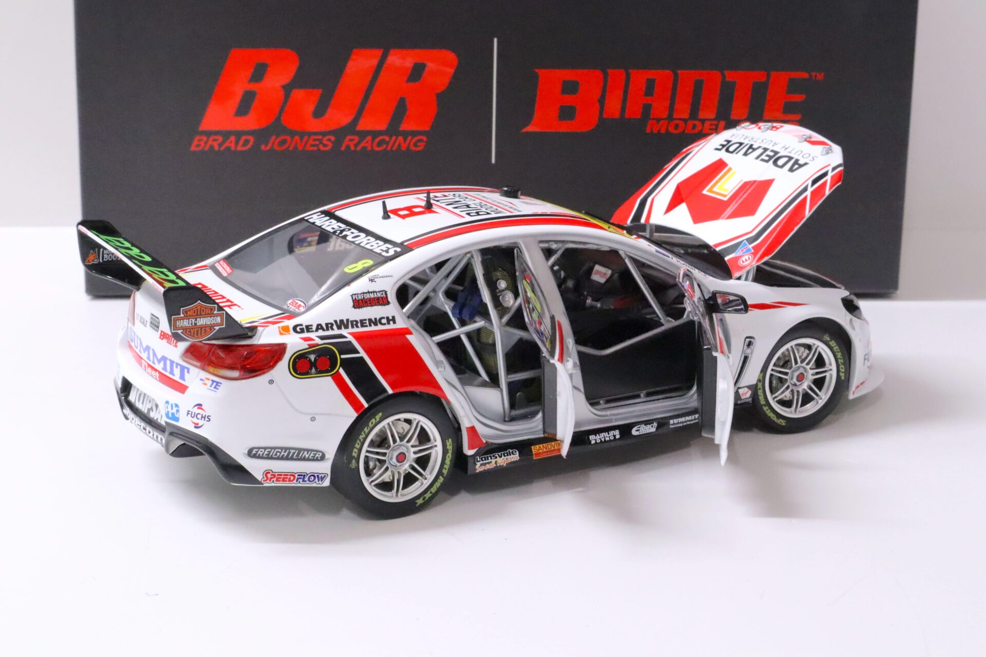 1:18 BIANTE Holden VF Commodore Supercar 2017 Tasmania Supersprint Percat #8