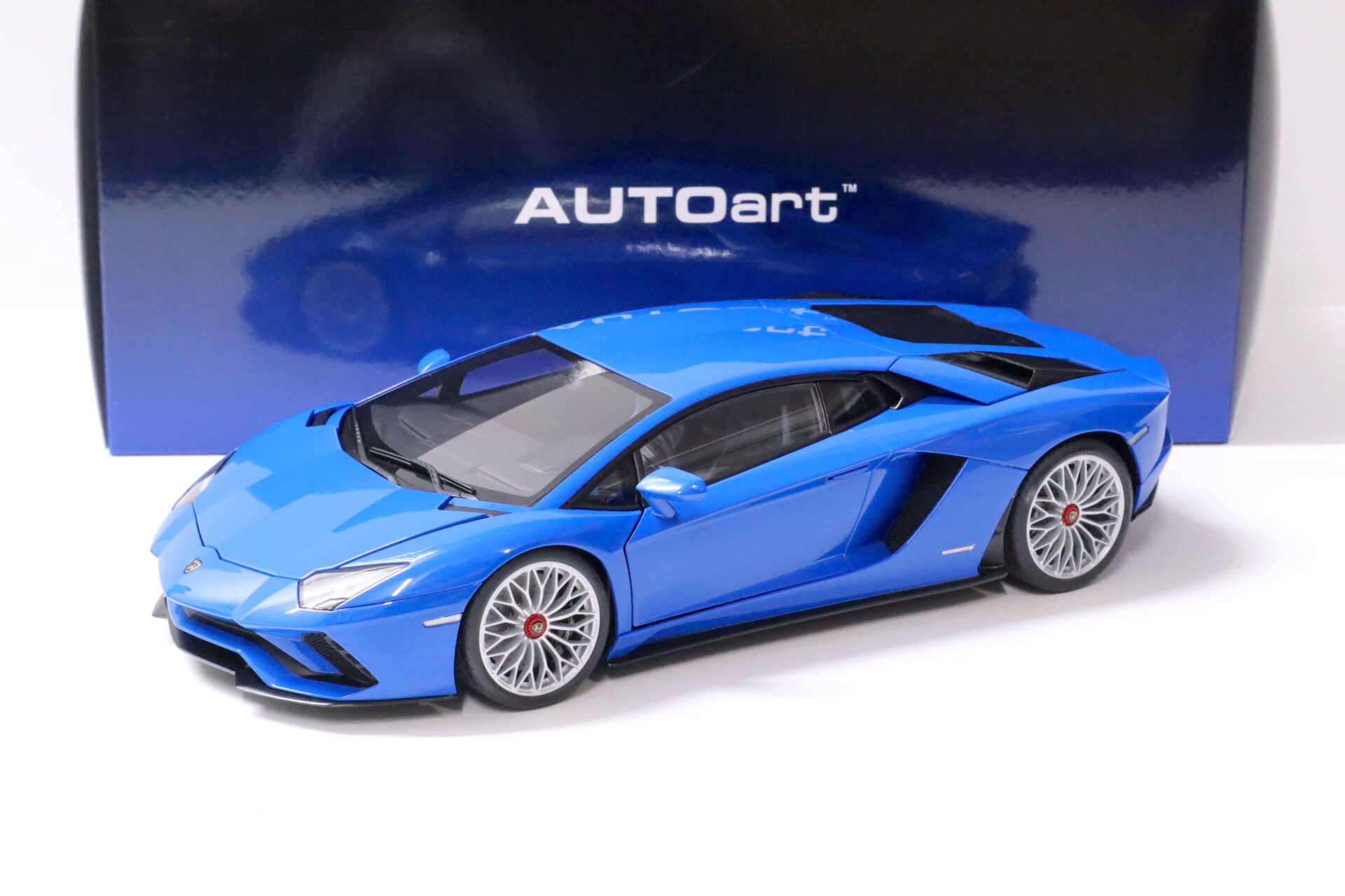 1:18 AUTOart Lamborghini Aventador S Coupe 2017 Blu Nila/ pearl blue