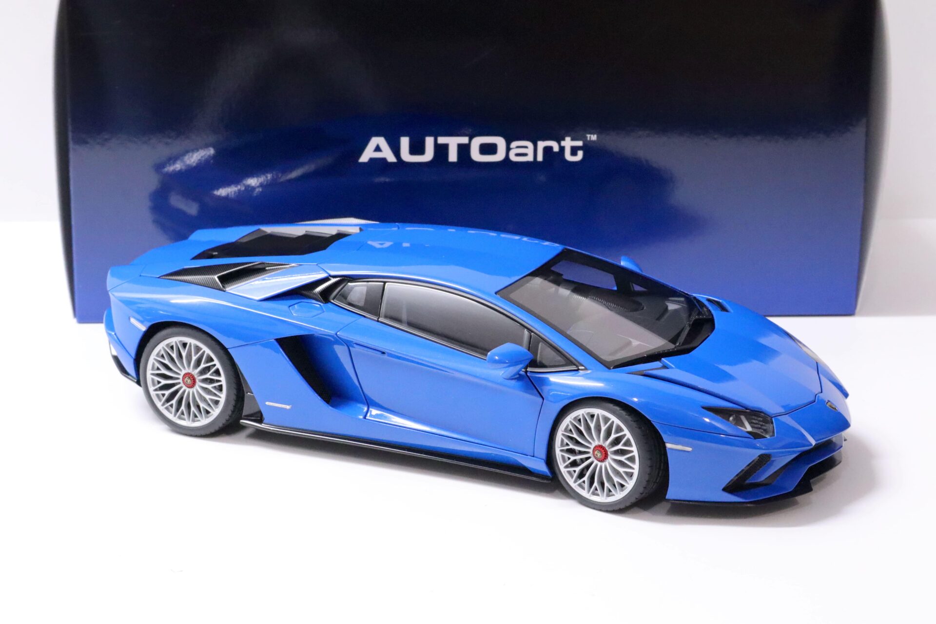 1:18 AUTOart Lamborghini Aventador S Coupe 2017 Blu Nila/ pearl blue