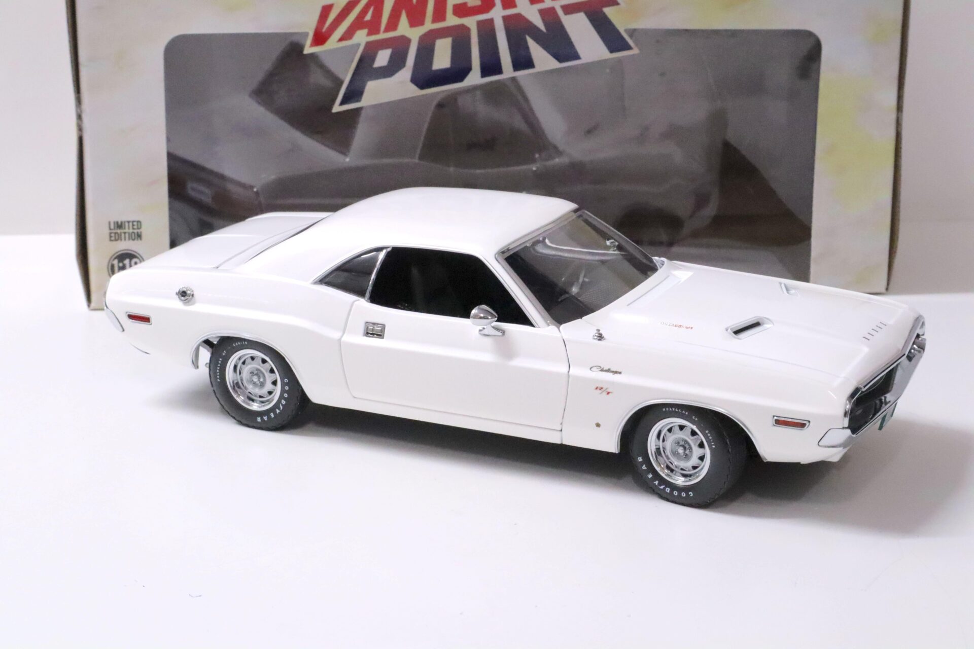 1:18 Greenlight 1970 Dodge Challenger R/T Coupe *VANISHING POINT* white