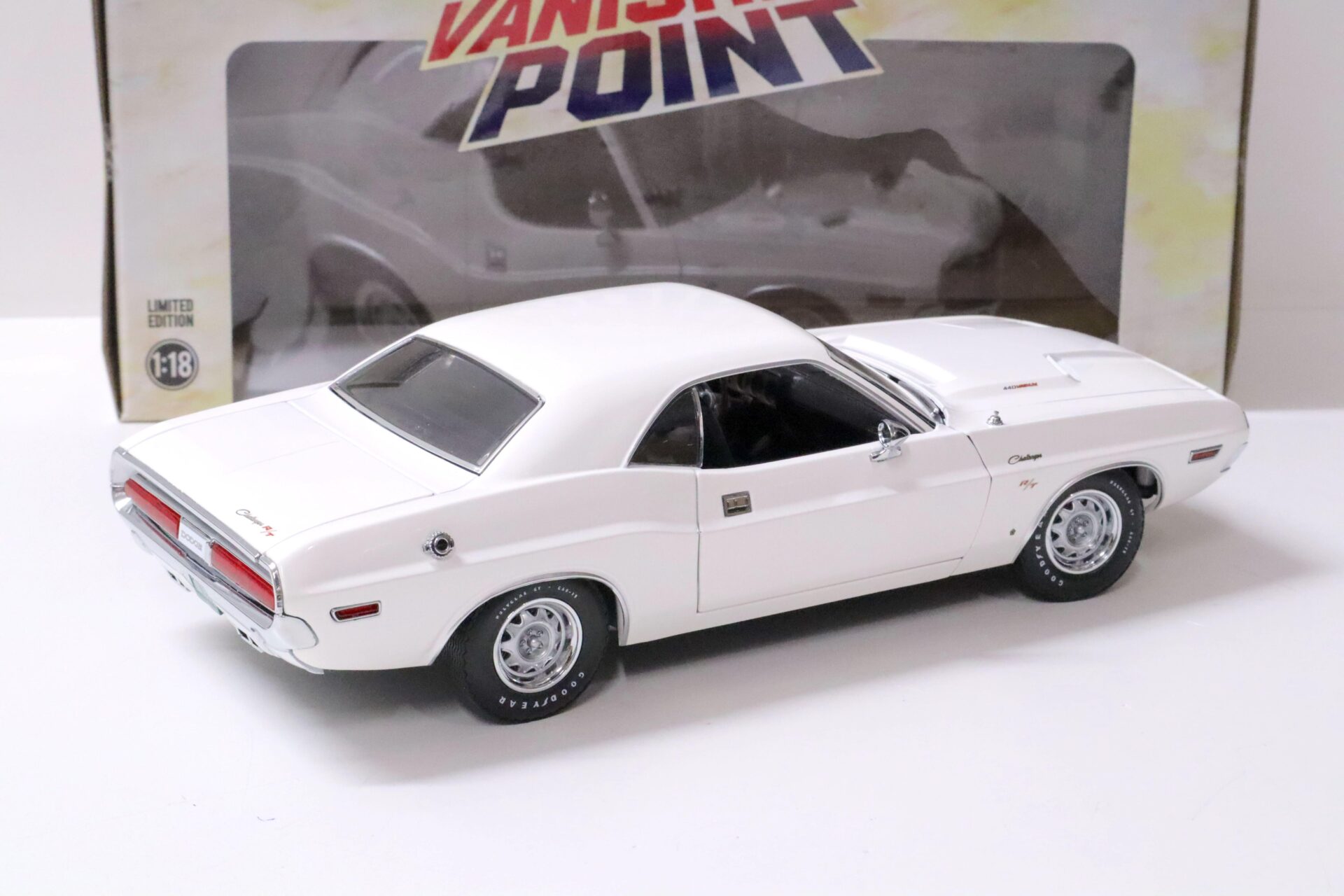 1:18 Greenlight 1970 Dodge Challenger R/T Coupe *VANISHING POINT* white