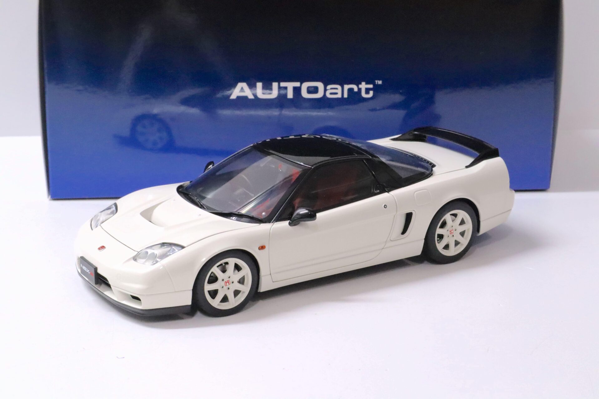 1:18 AUTOart Honda NSX-R (NA2) 2019 Championship white
