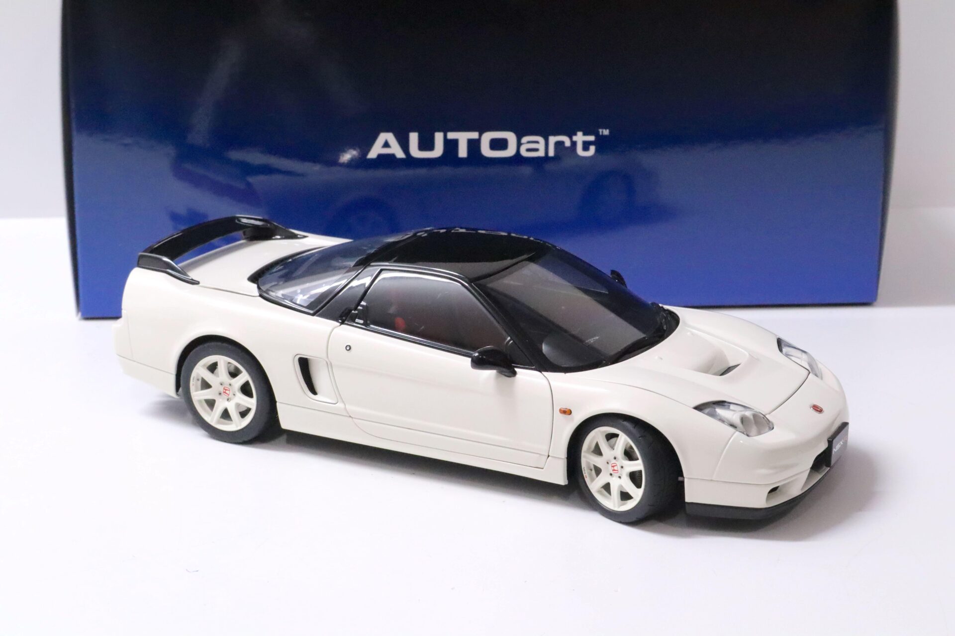 1:18 AUTOart Honda NSX-R (NA2) 2019 Championship white