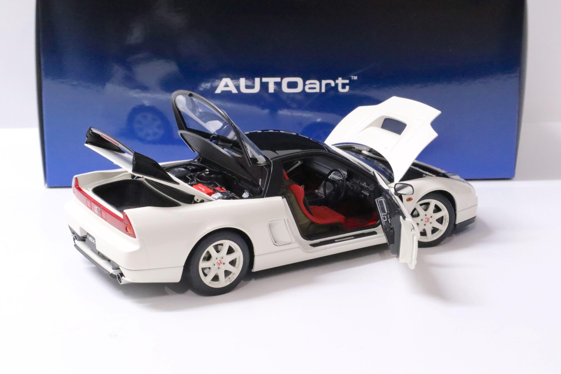 1:18 AUTOart Honda NSX-R (NA2) 2019 Championship white
