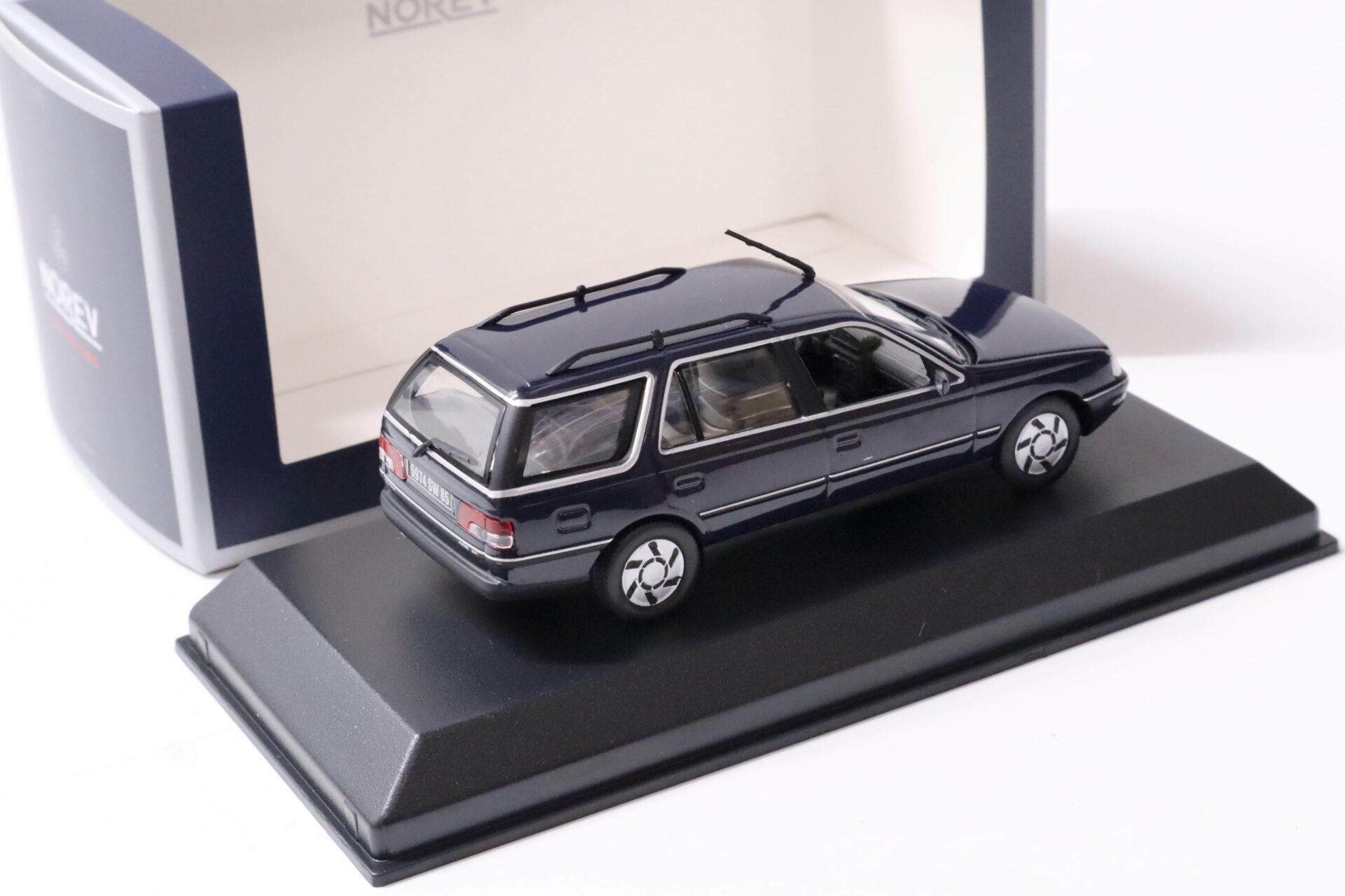 1:43 Norev Peugeot 405 Break 1991 dark blue