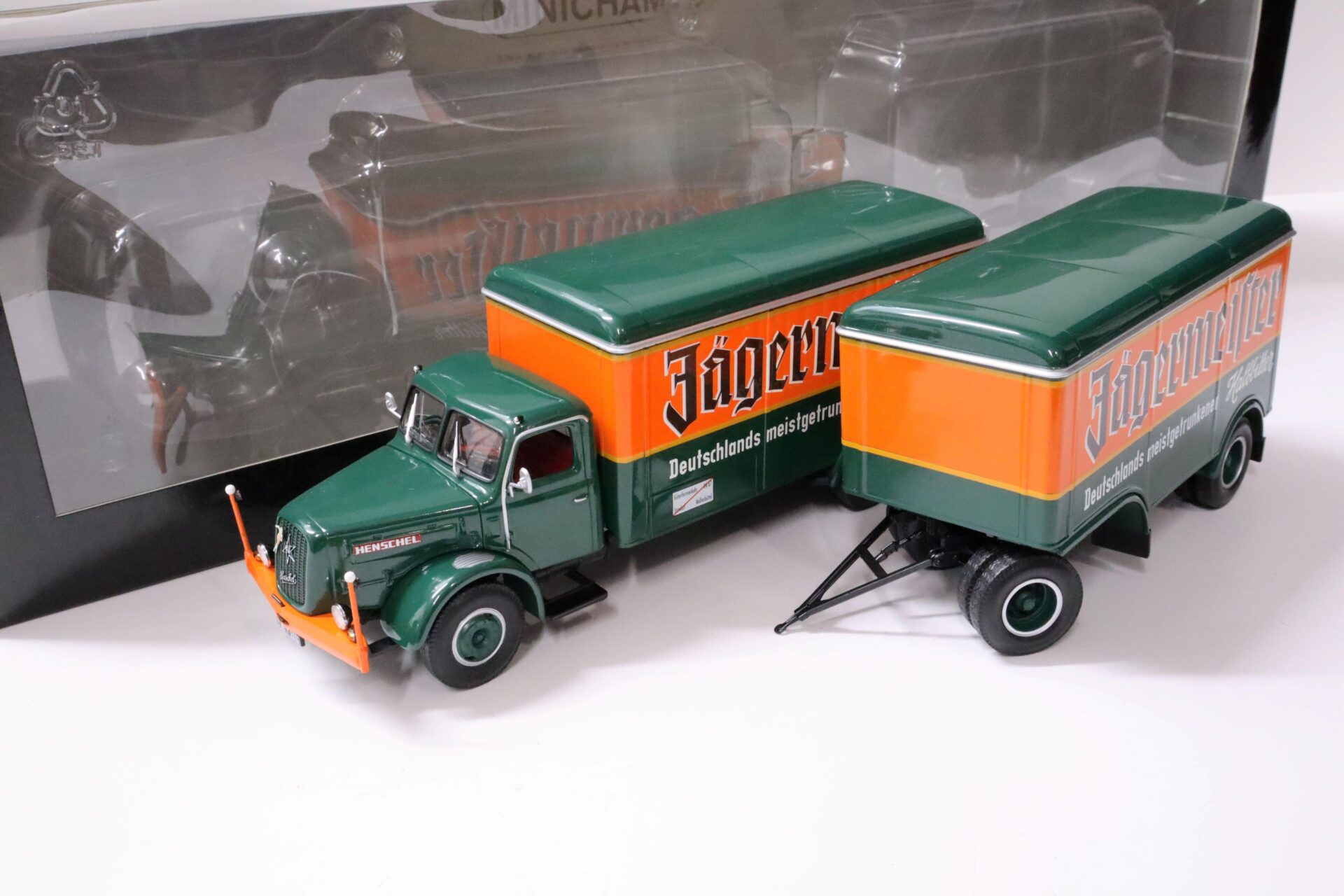1:43 Minichamps Henschel HS 140 Kofferzug *Jägermeister* green/ orange