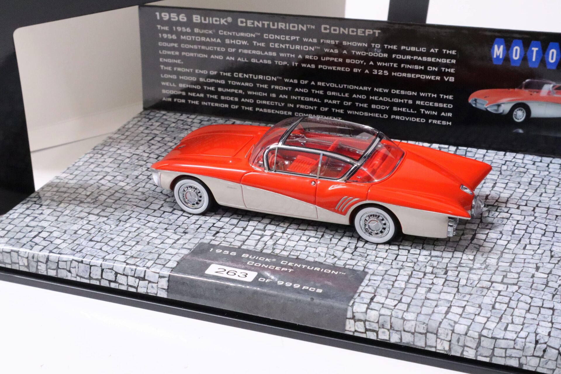 1:43 Minichamps 1956 Buick Centurion Concept Car red/ white
