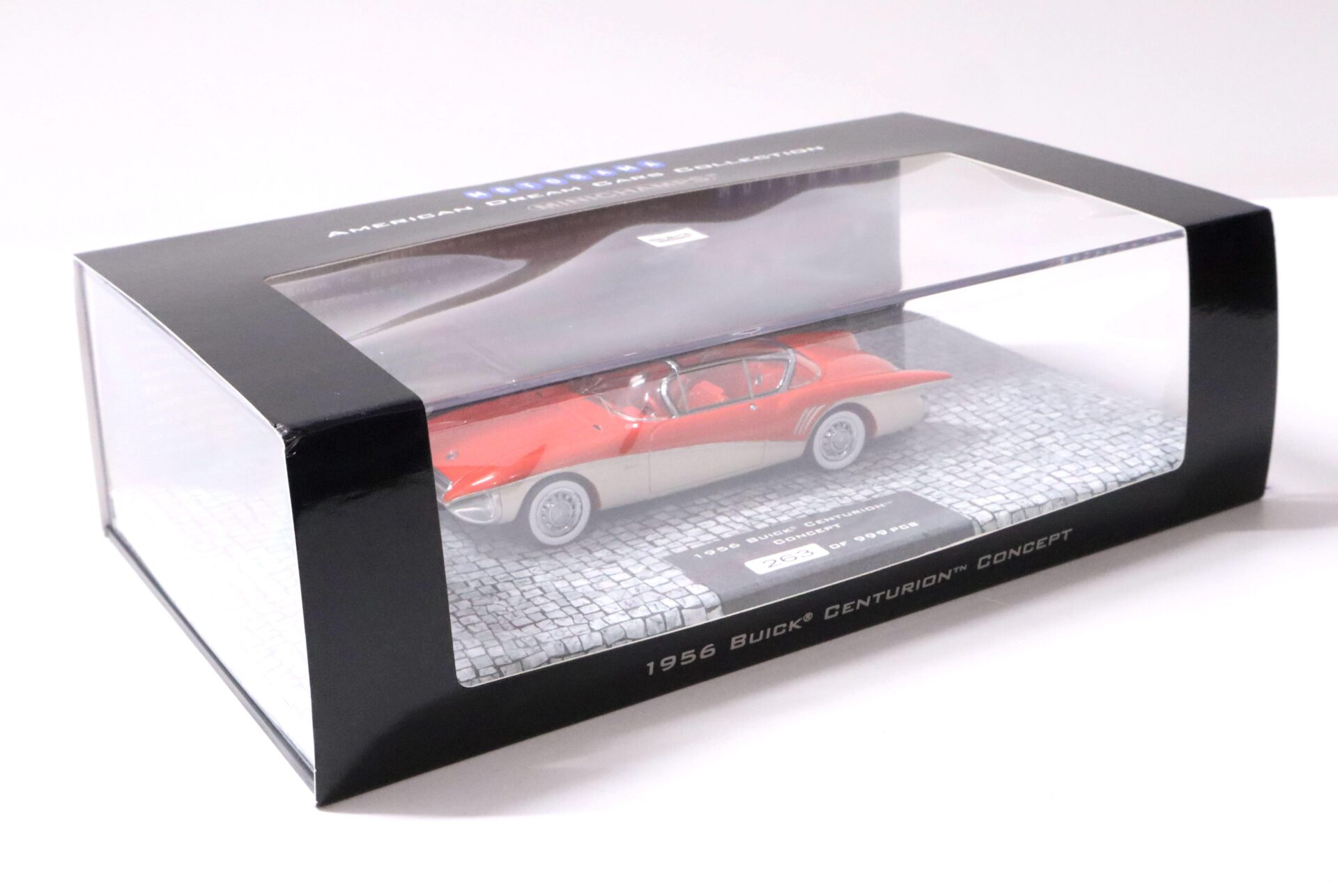 1:43 Minichamps 1956 Buick Centurion Concept Car red/ white
