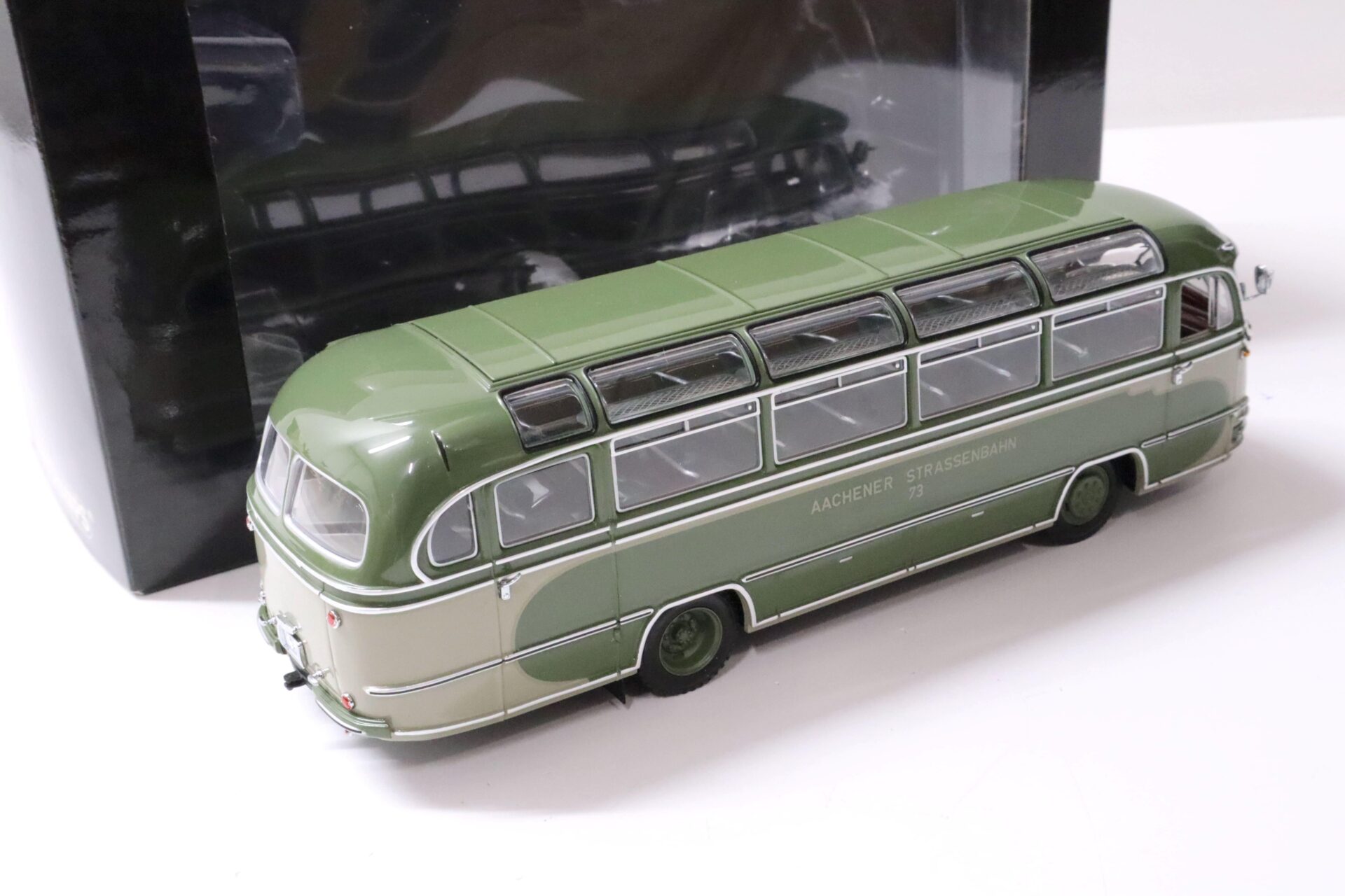 1:43 Minichamps Mercedes O 321 H Bus Aachener Straßenbahn green