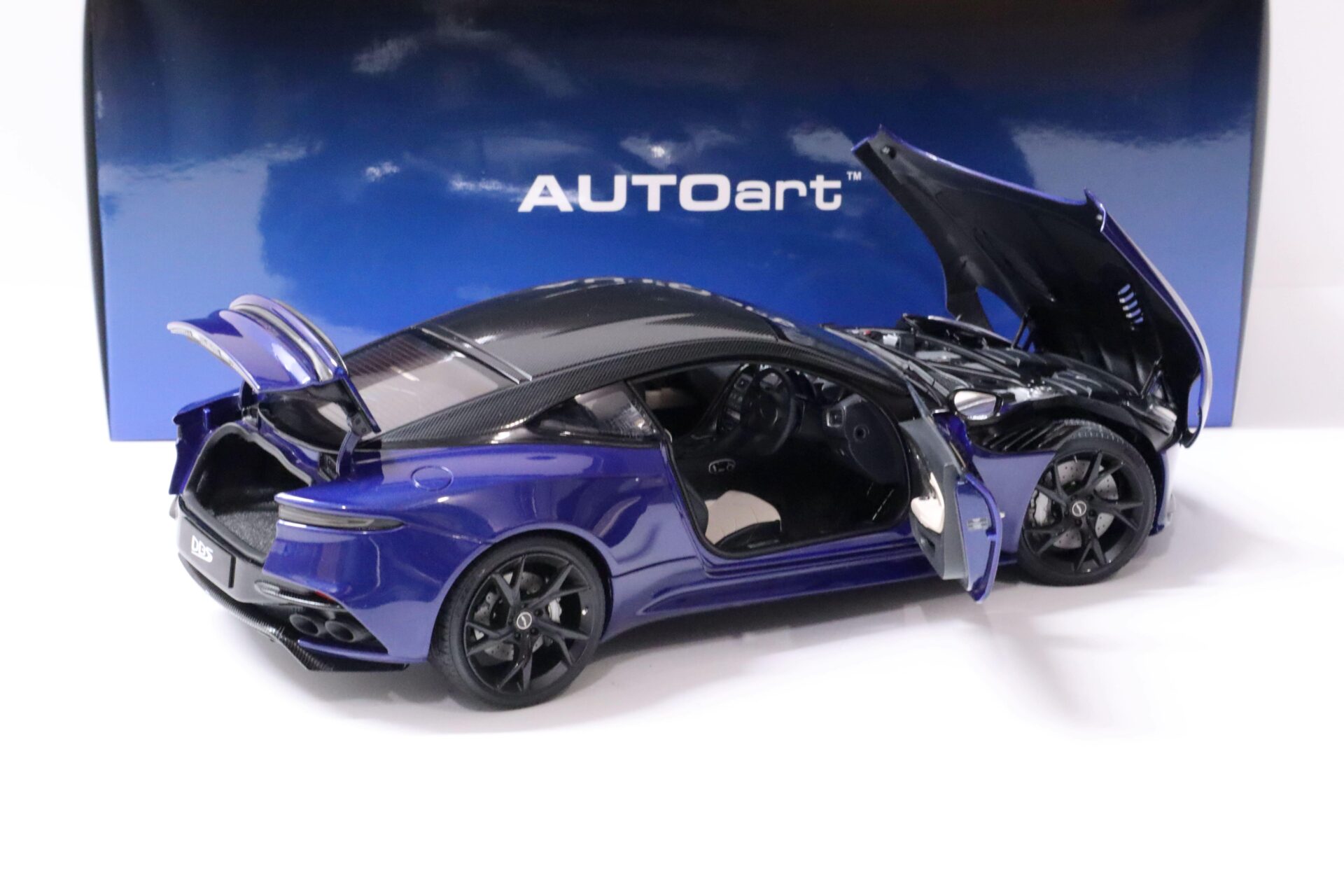1:18 AUTOart Aston Martin DBS Superleggera 2019 Zaffre blue metallic