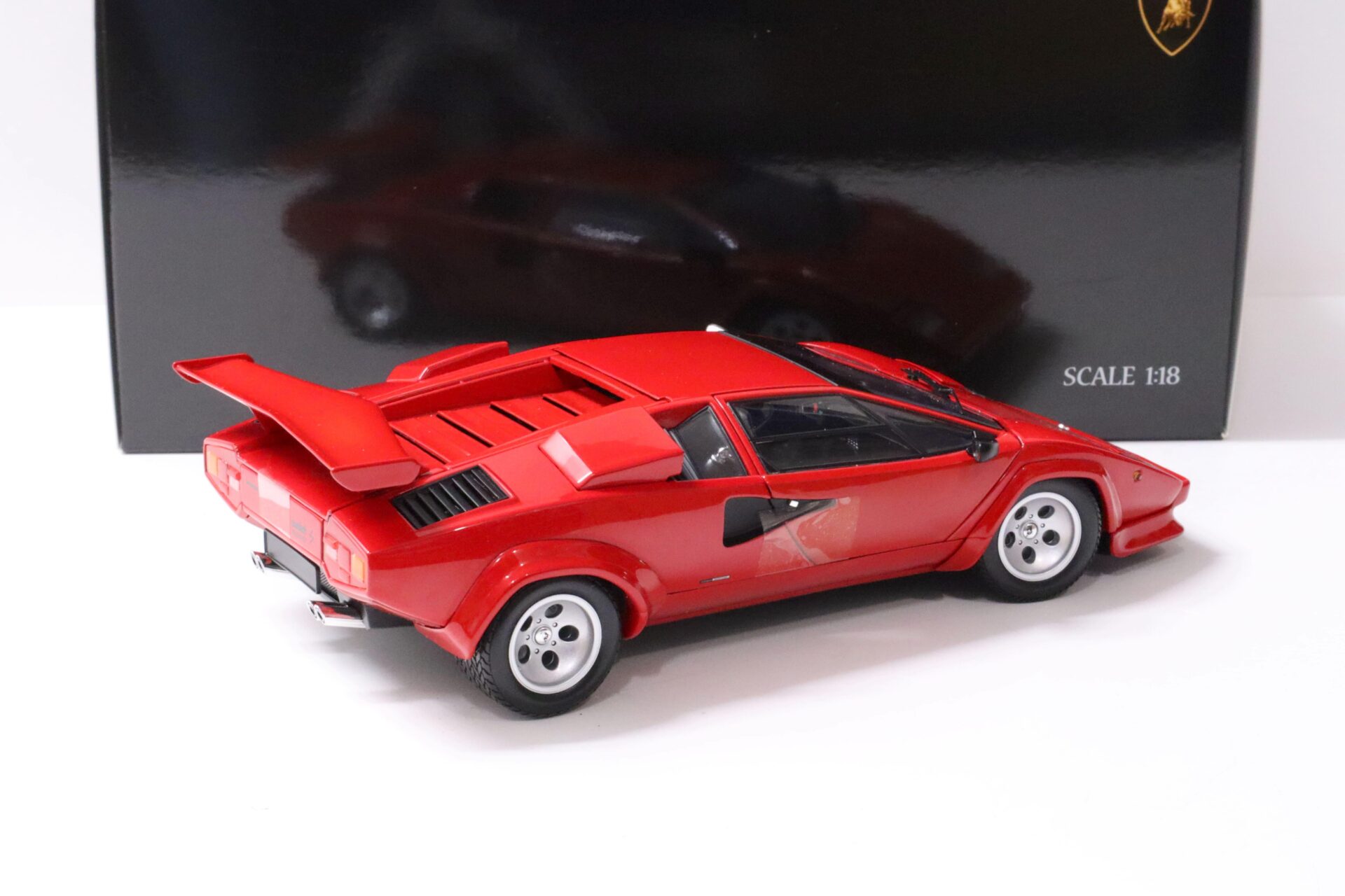 1:18 Kyosho Lamborghini Countach LP500S Coupe red 08320B