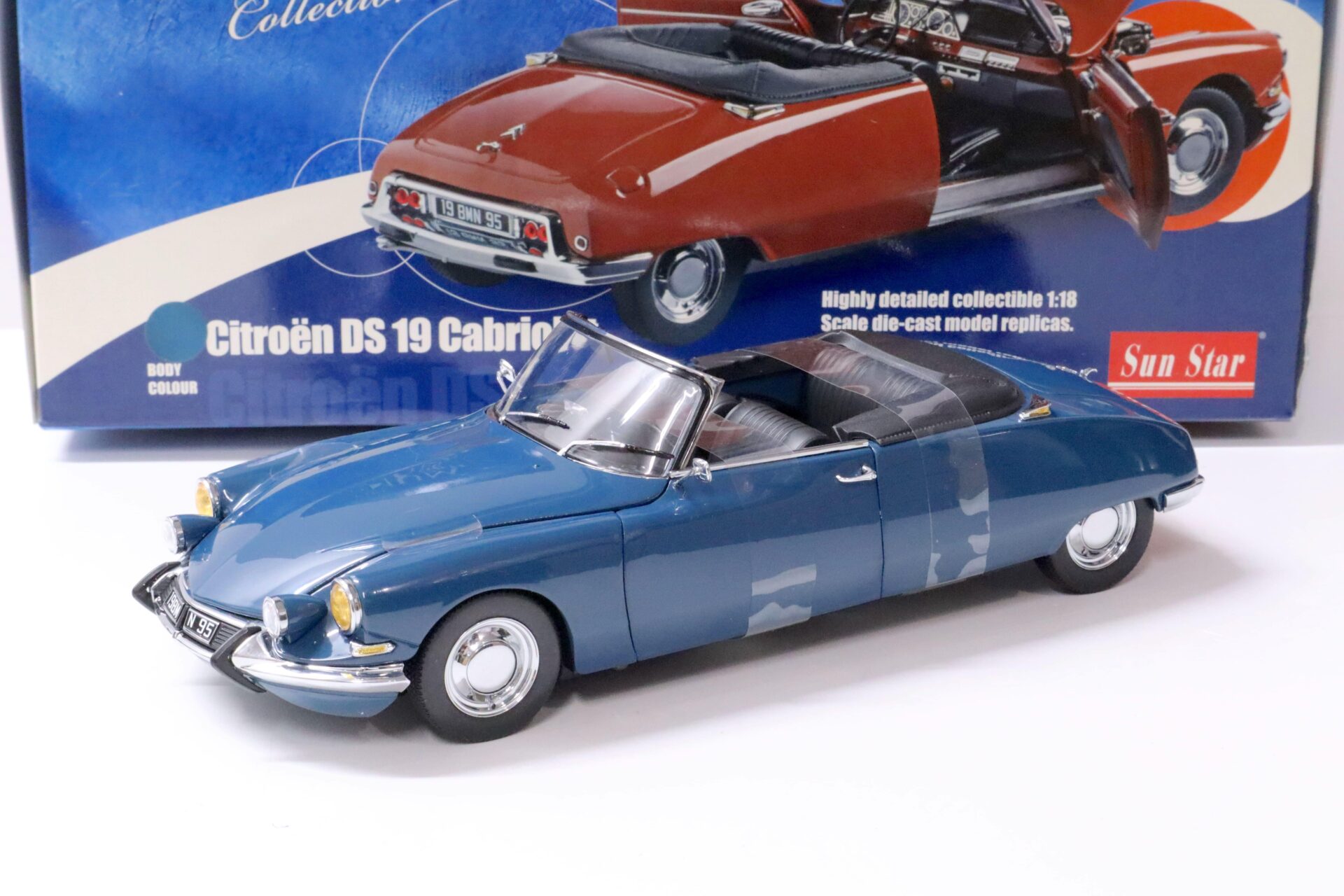 1:18 Sun Star 1961 Citroen DS 19 Cabriolet Pacifique blue