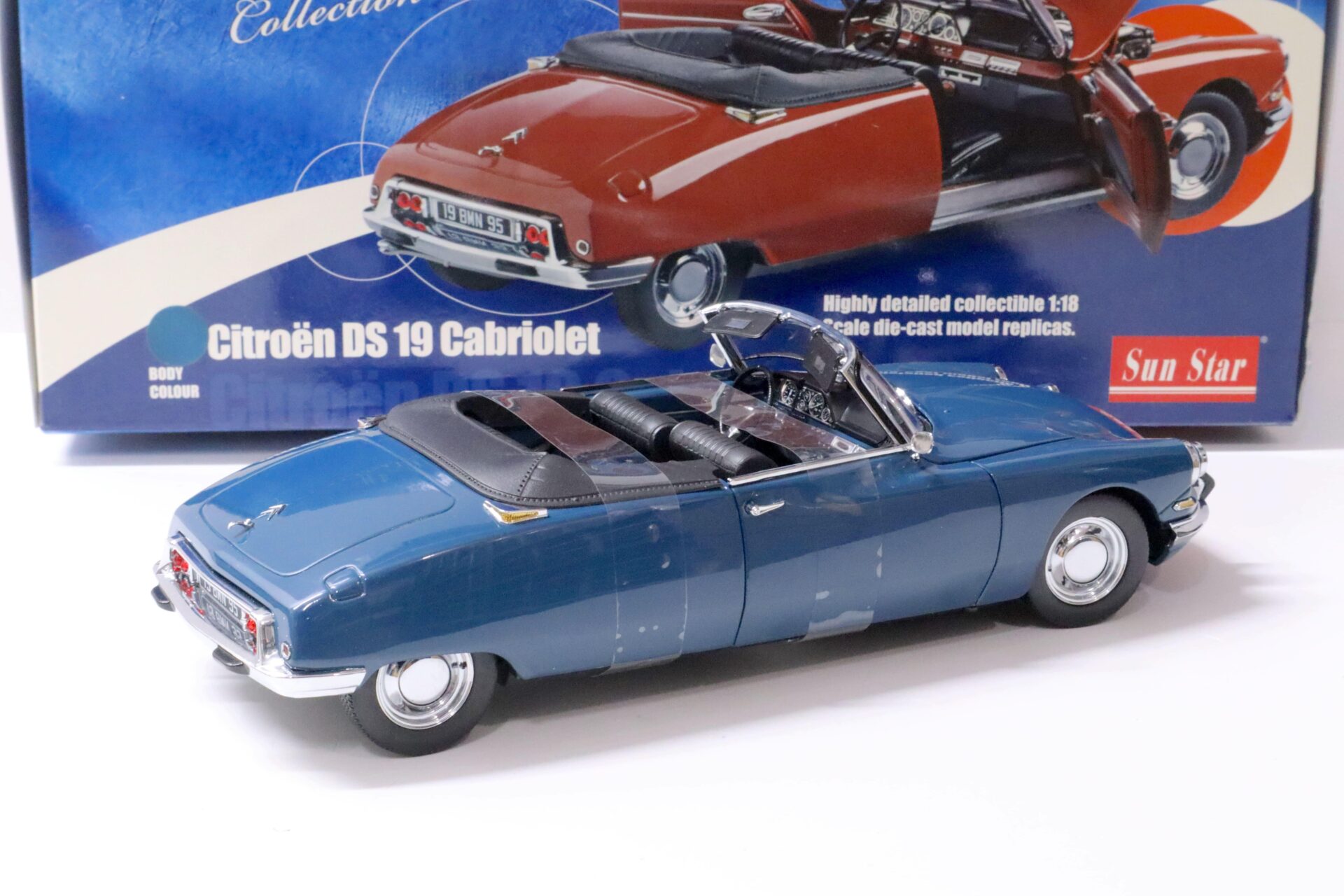 1:18 Sun Star 1961 Citroen DS 19 Cabriolet Pacifique blue