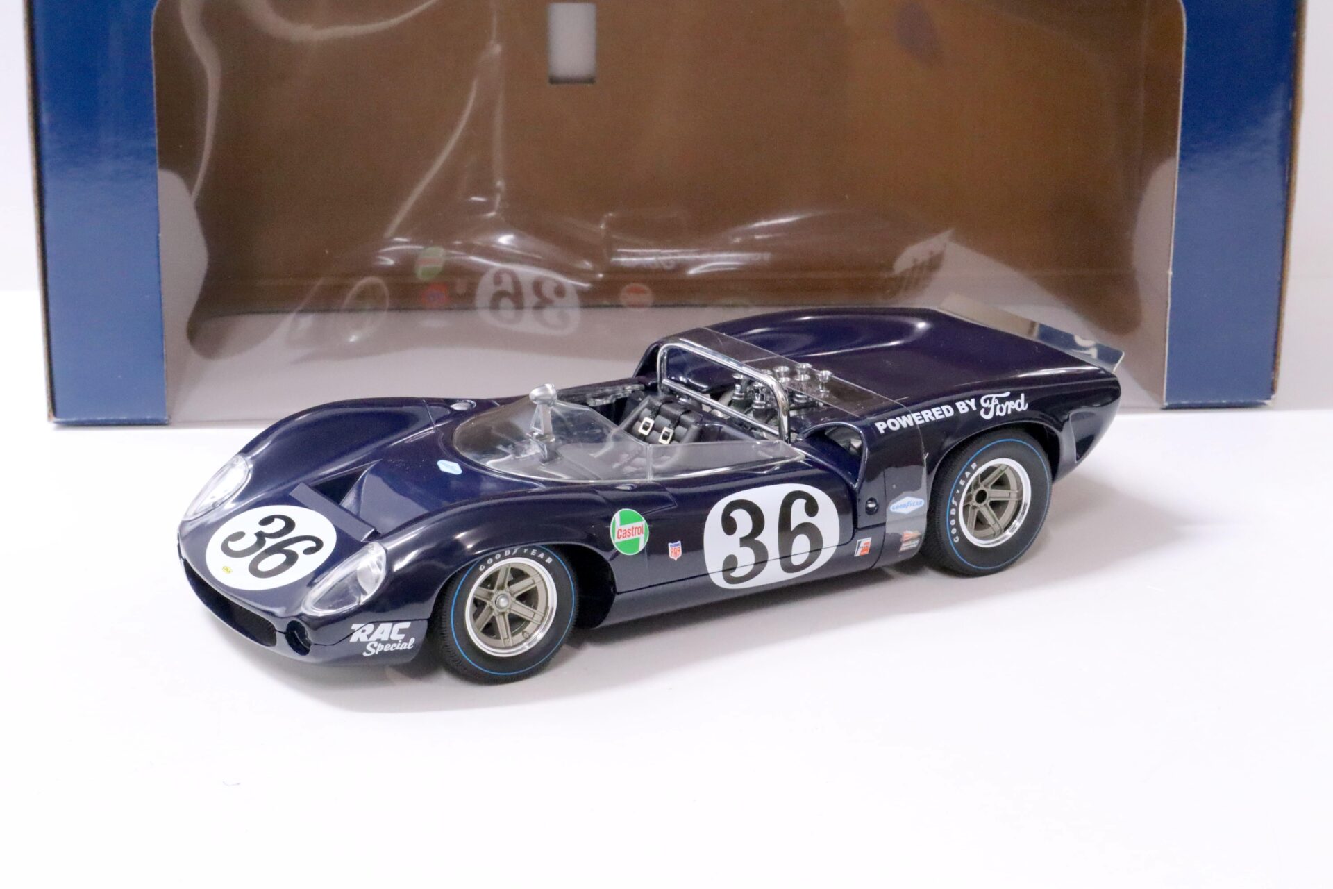 1:18 GMP 1967 Lola T70 Mk.3B Dan Gurney #36 dark blue G1801511