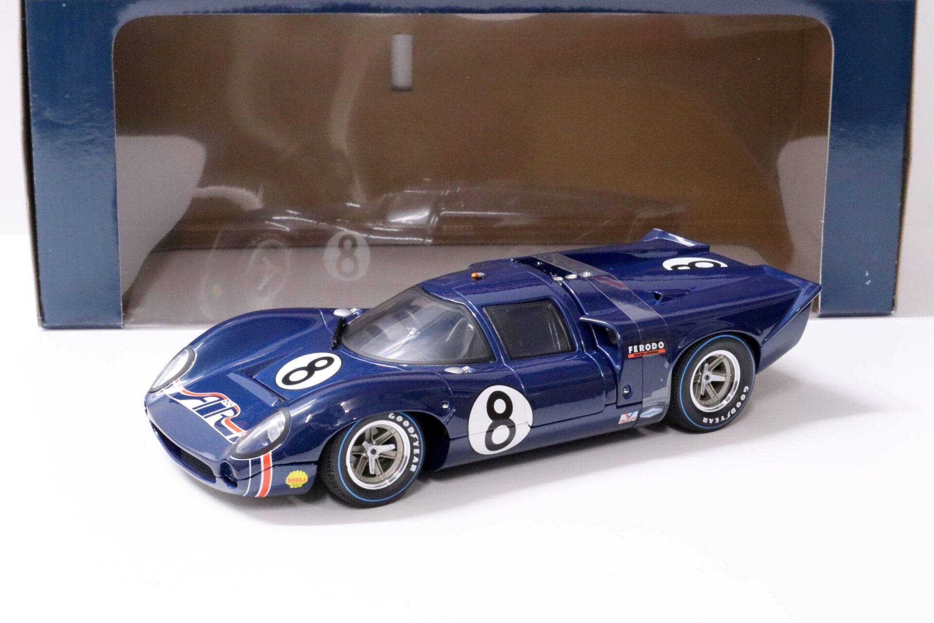 1:18 GMP 1969 Daytona Air Lola T70 Coupe #8 Leslie/ Motschenbacher 12008