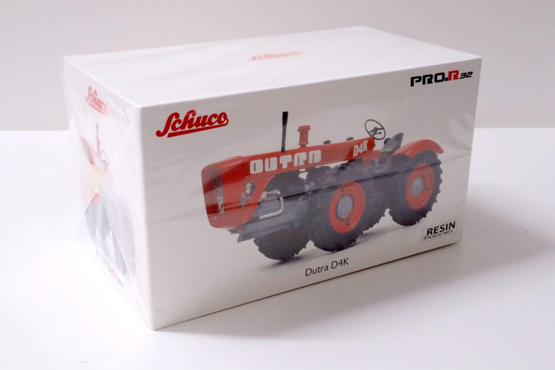 1:32 Schuco PRO.R32 Dutra D4K Traktor Schlepper red
