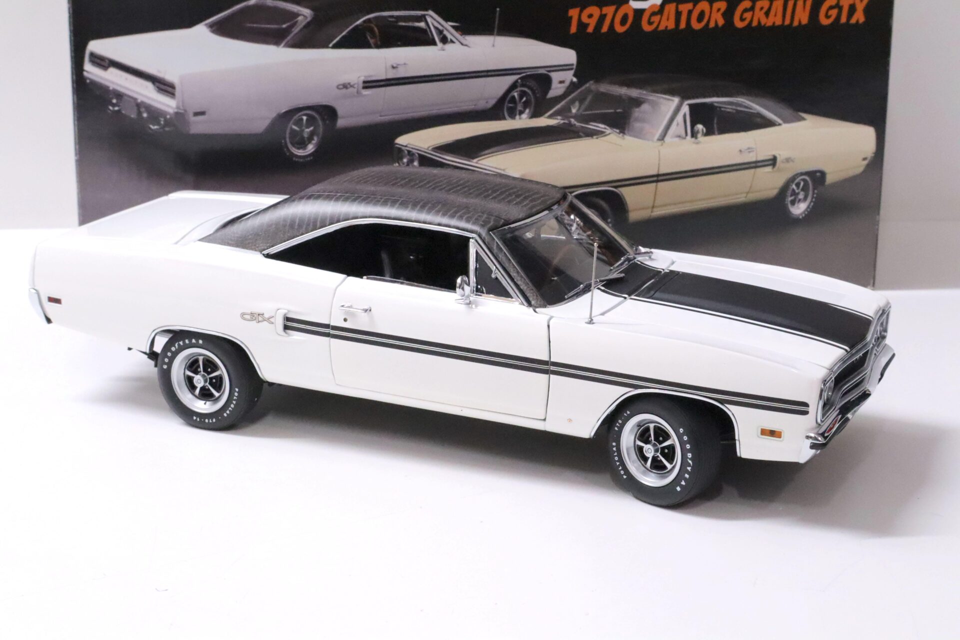1:18 GMP 1970 Plymouth GTX "GATOR GRAIN" 440 Super Commando white