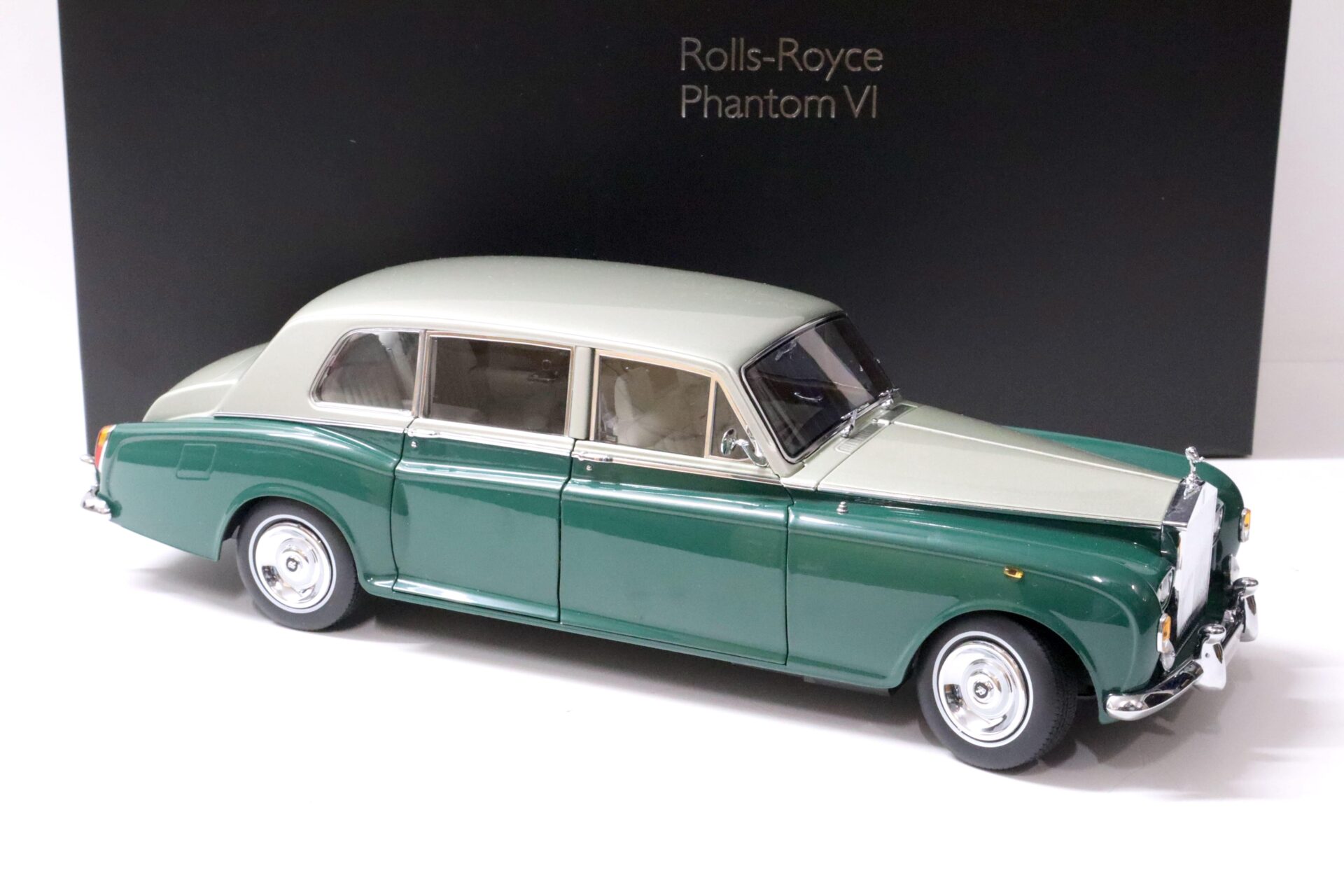 1:18 Kyosho Rolls Royce Phantom VI Limousine green/ silver