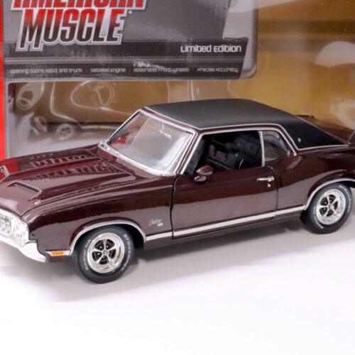 1:18 Auto World 1970 Oldsmobile Cutlass SX "Class of 1970" burgundy dark red