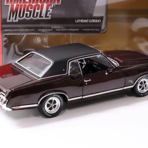 1:18 Auto World 1970 Oldsmobile Cutlass SX "Class of 1970" burgundy dark red
