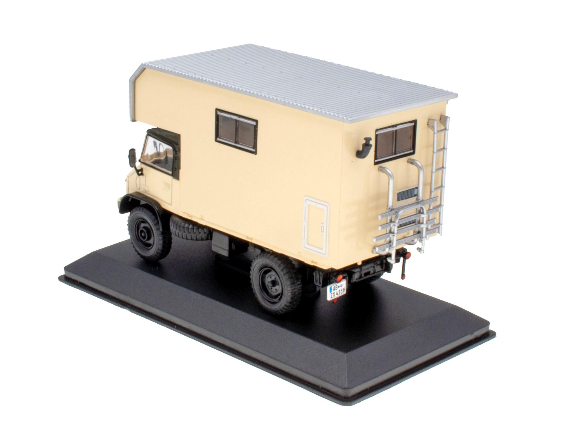 1:43 Hachette IXO Camping Cars Mercedes Unimog S 404.414 Camper beige 1969