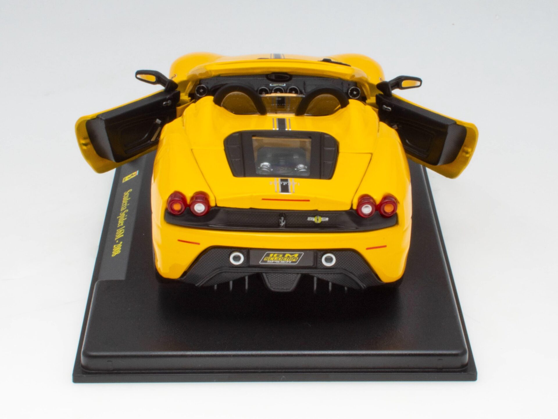 1:24 Hachette Bburago Ferrari Collection Ferrari Scuderia Spider 16M yellow 2008 with display