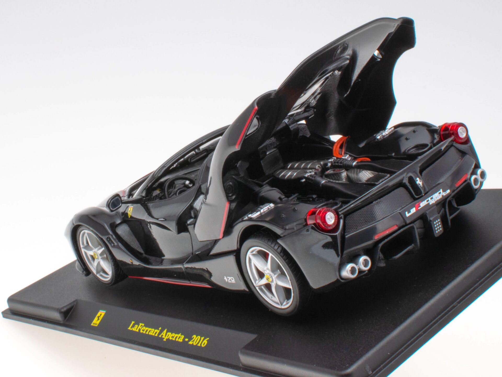1:24 Hachette Bburago Ferrari Collection Ferrari LaFerrari Aperta black 2016 with display