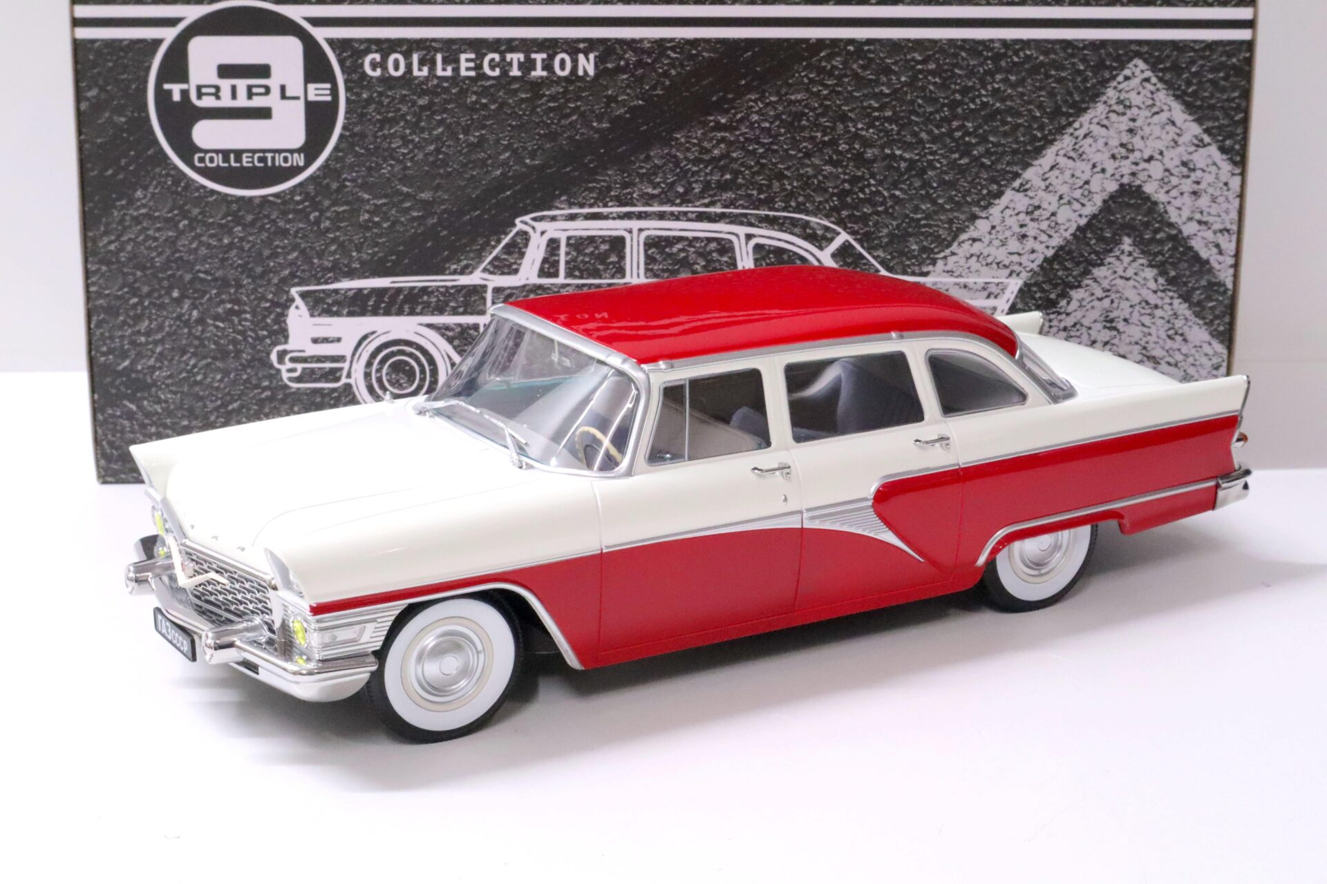 1:18 Triple9 1959 GAZ 13 Seagull Limousine dark red/ white Die-Cast