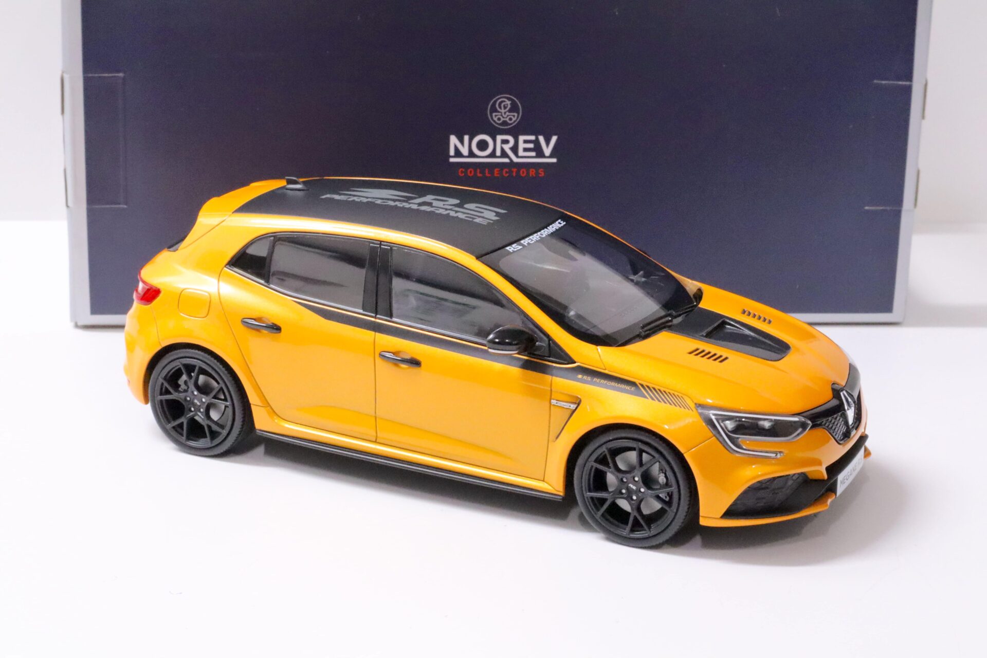 1:18 Norev Renault Megane R.S. Trophy 2019 RS Performance Tonic orange