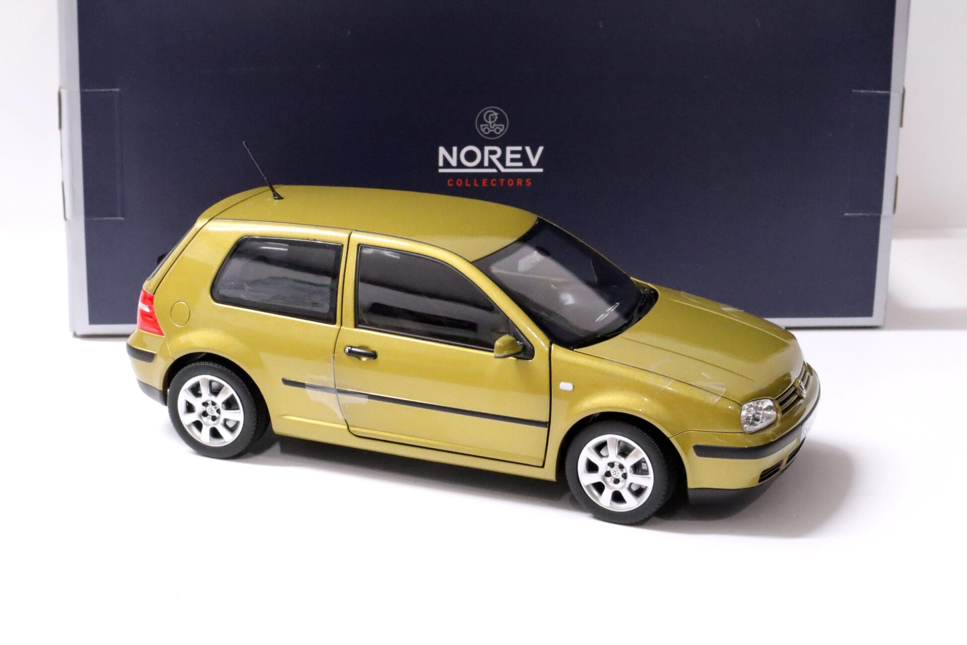 1:18 Norev VW Golf IV 4 yellow metallic 1998