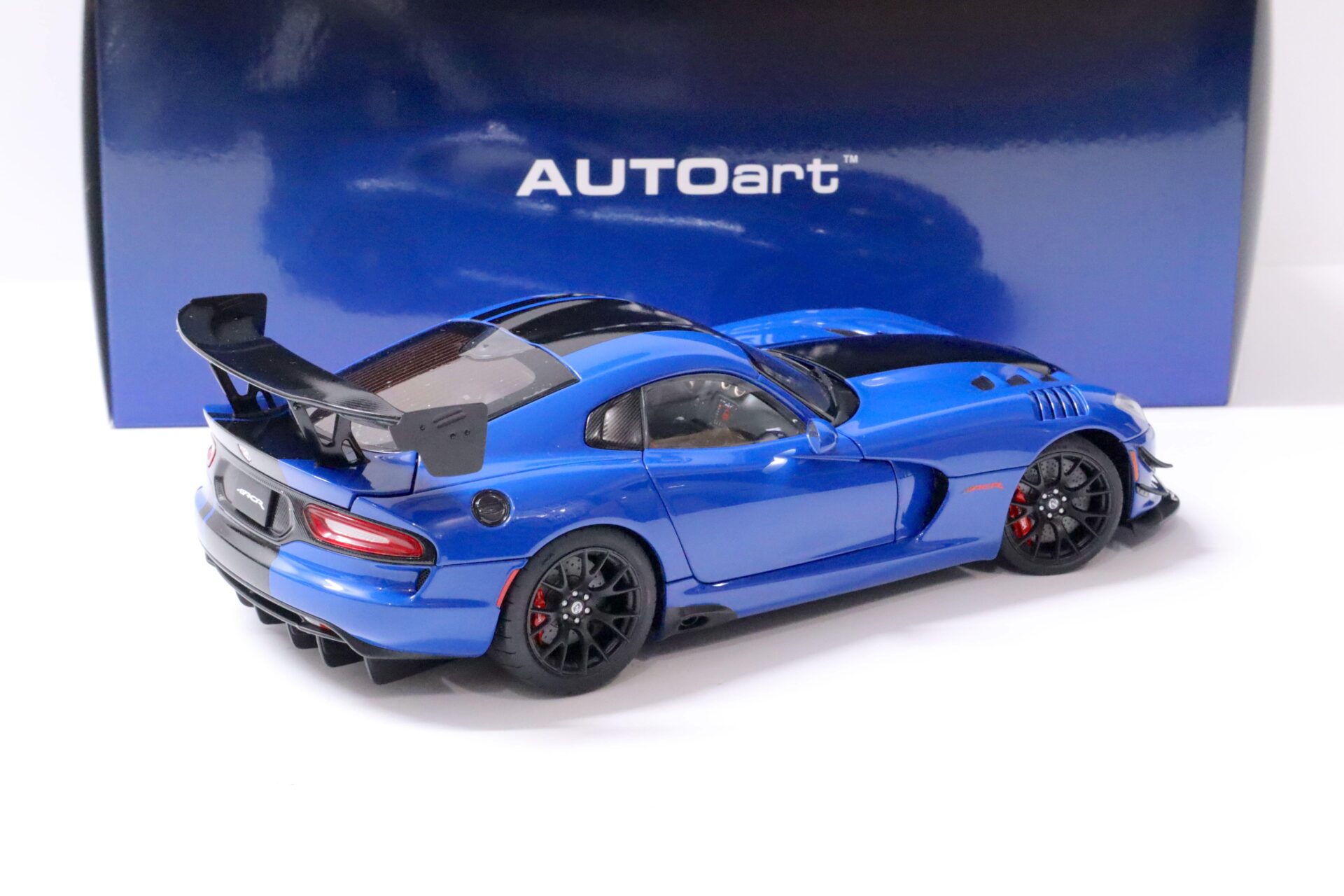 1:18 AUTOart Dodge Viper ACR 2017 Competition blue/ w. black stripes