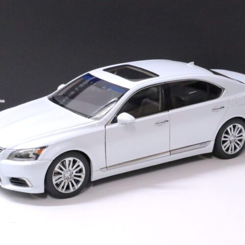1:18 AUTOart Lexus LS600hL Limousine 2013 white pearl 78843