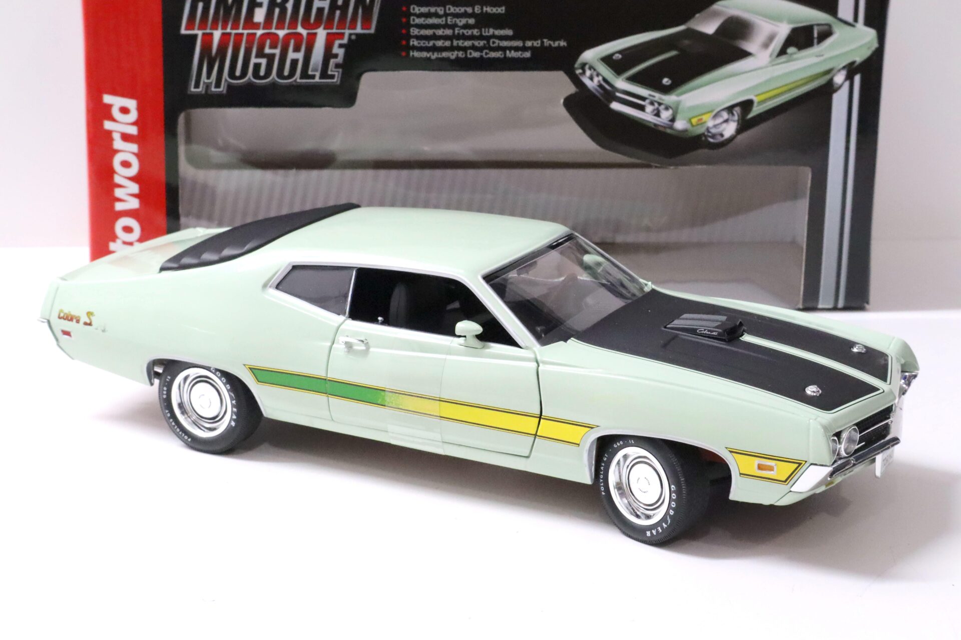 1:18 Auto World 1971 Ford Torino Cobra Coupe light green
