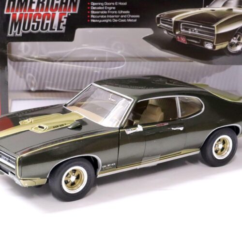 1:18 Auto World 1969 Pontiac GTO Royal Bobcat Edition green/ gold