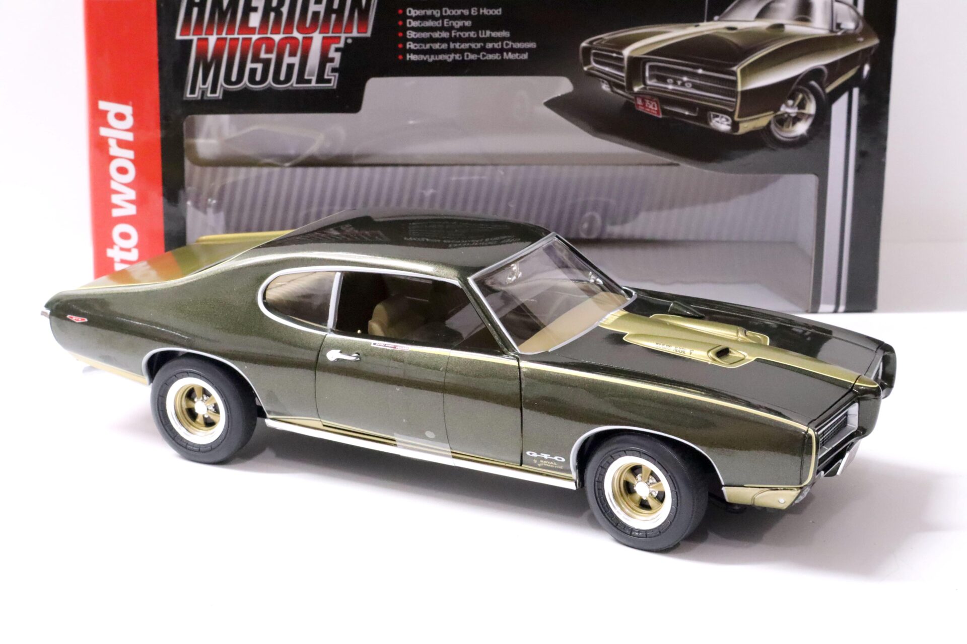 1:18 Auto World 1969 Pontiac GTO Royal Bobcat Edition green/ gold