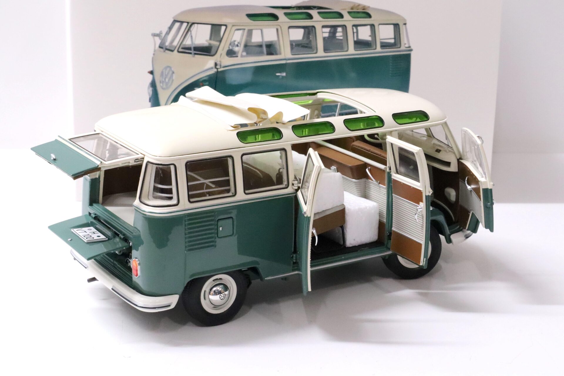 1:18 Schuco VW T1b Samba Bus Bulli green/ white Die-Cast 450037800