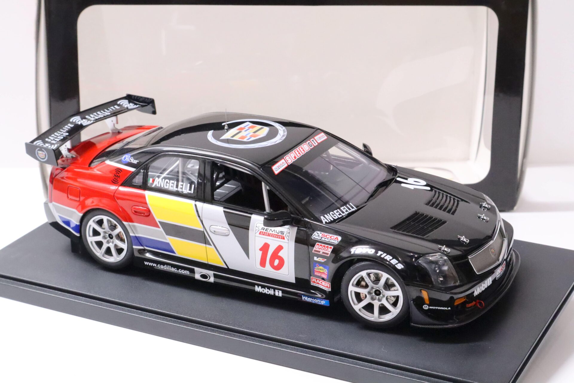 1:18 AUTOart Cadillac CTS-V SCCA World Challange 2004 Winner Sebring #16 Angelelli